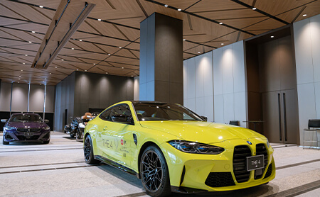 BMWホワイエ車両展示