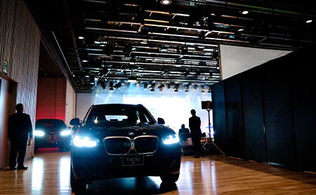 BMWホール内車両展示