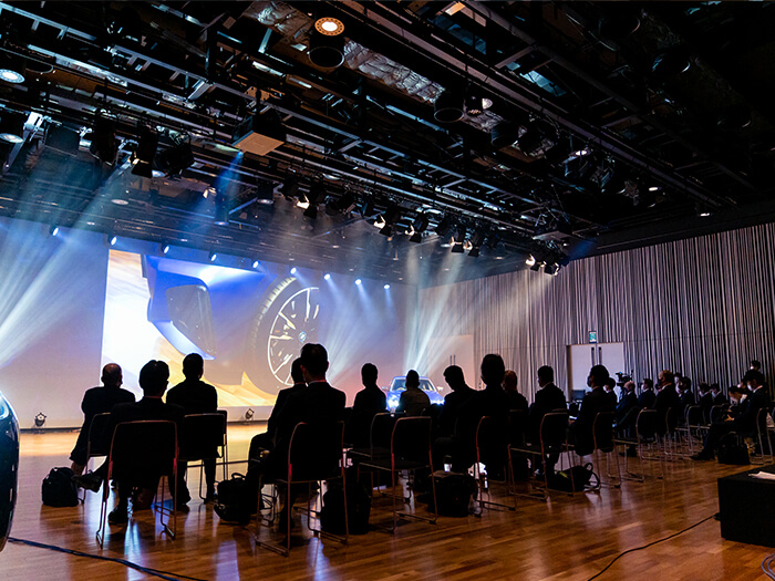 巨大スクリーン、スモーク演出について